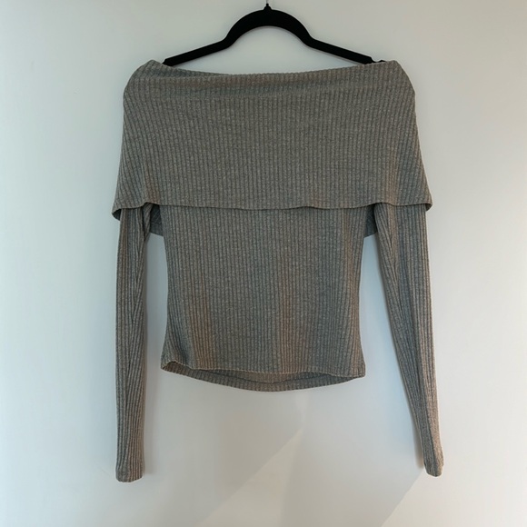 NWT Urban Outfitters off shoulder sweater - Picture 1 of 4